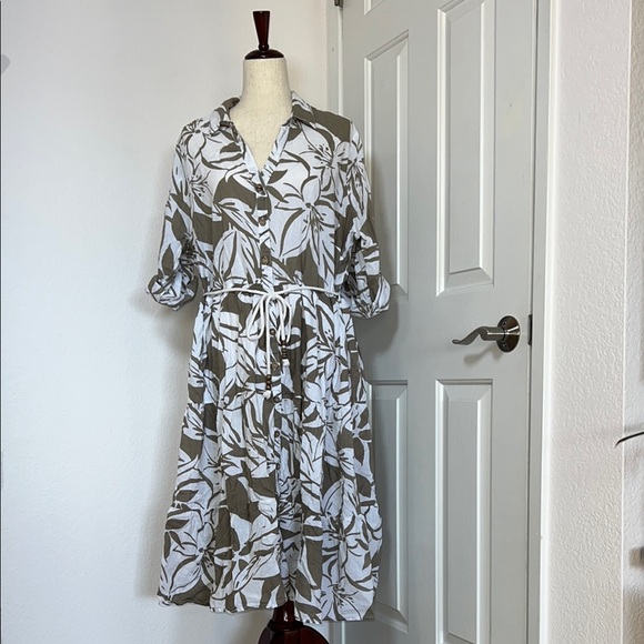 Mlle Gabrielle Dresses & Skirts - Mlle Gabrielle Long Sleeve Dress Elegant Design